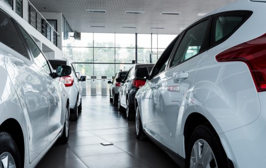 Renașterea electrică: Creșterea înmatriculărilor de mașini electrice în România și declinul vehiculelor pe combustie