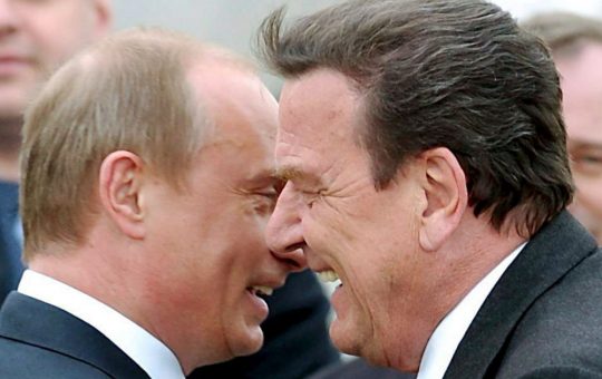 Diviziuni la Berlin: Analiza propunerii lui Putin de mediere a păcii prin Gerhard Schröder