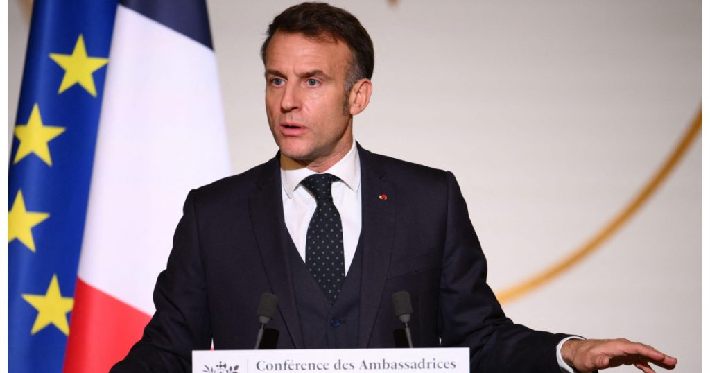 Emmanuel Macron și Apelul la Respect: Un Moment Tensionat la Summitul Africa Forward