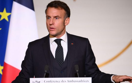Emmanuel Macron și Apelul la Respect: Un Moment Tensionat la Summitul Africa Forward
