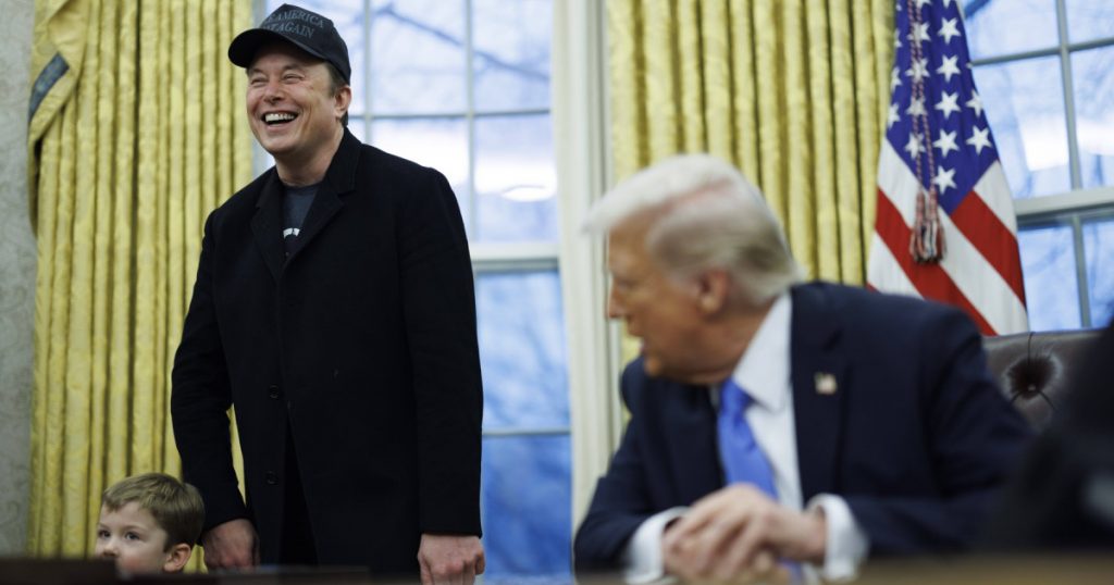 Întâlnirea titanilor: Donald Trump, Elon Musk și Tim Cook în vizita din China