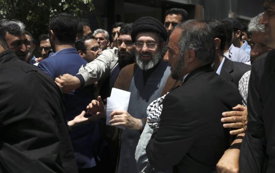 Misterul sănătății lui Mojtaba Khamenei: O analiză a implicațiilor politice și sociale