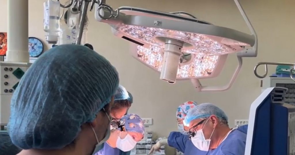 Transplant hepatic rar în România: O fetiță de un an și jumătate primește o nouă viață