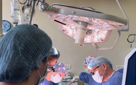 Transplant hepatic rar în România: O fetiță de un an și jumătate primește o nouă viață