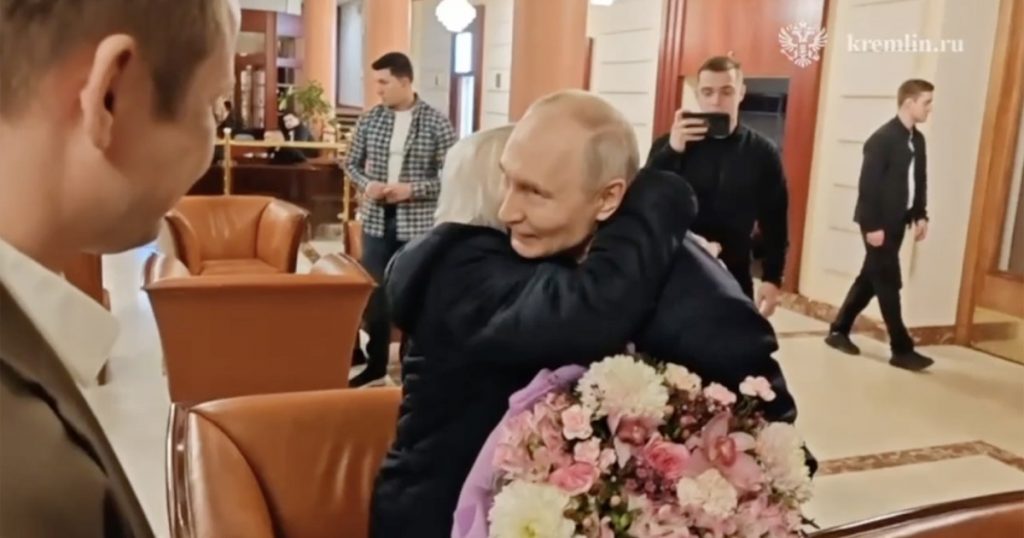 Întâlnirea Simbolică: Putin și Fosta Dirigintă Vera Gurevici – O Privire Asupra Relațiilor și Implicațiilor Politice