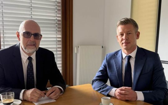 Relațiile UDMR și guvernul maghiar: O analiză a întâlnirii dintre Kelemen Hunor și Peter Magyar