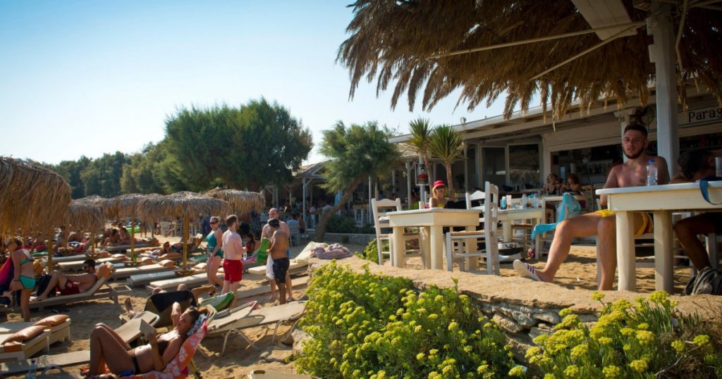Grecia înfruntă provocările turismului excesiv: Noile restricții pentru insulele populare