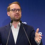 Dominic Fritz și Critica Psihologică a Politicii: Un Dialog între Copilărie și Politica Românească