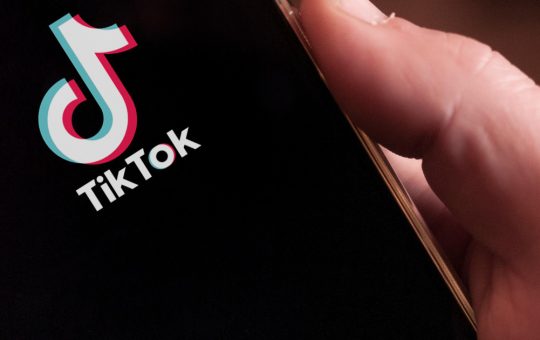 Uniunea Europeană ia măsuri împotriva dependenței digitale la copii: O privire detaliată asupra reglementărilor TikTok și Instagram