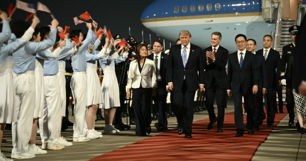Donald Trump în Beijing: O vizită simbolică și provocatoare în fața marilor provocări globale