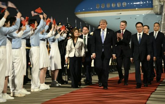 Donald Trump în Beijing: O vizită simbolică și provocatoare în fața marilor provocări globale