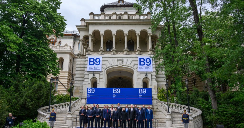 Abținerea Constructivă a Ungariei: O Analiză a Contextului Politic și Implicațiilor de la Summitul B9