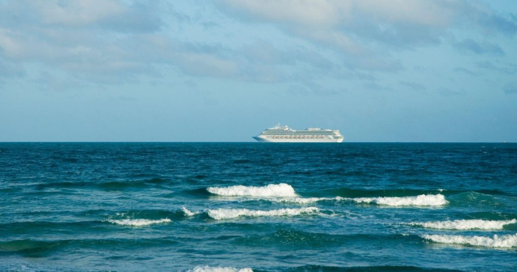 Focarele de gastroenterită pe vasele de croazieră: analiza incidentului din Bordeaux și implicațiile sale pentru turism
