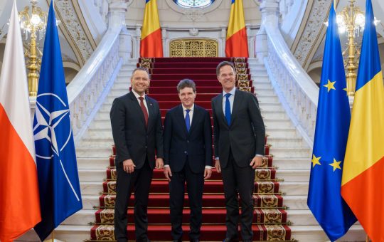 Summitul B9 de la București: O Analiză Detaliată a Implicațiilor pentru Securitatea Regională și Relațiile Transatlantice