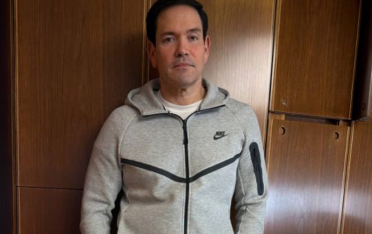 Marco Rubio și simbolismul vestimentației: Mesaje ascunse în treningul Nike inspirat de Nicolas Maduro