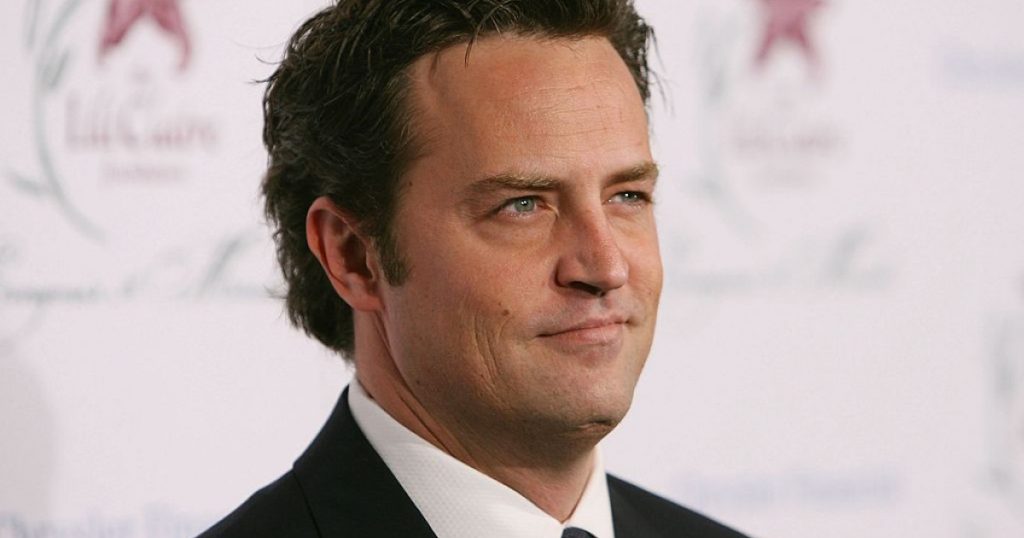 Moartea lui Matthew Perry: O analiză profundă a consecințelor și responsabilităților în cazul tragediei din Hollywood