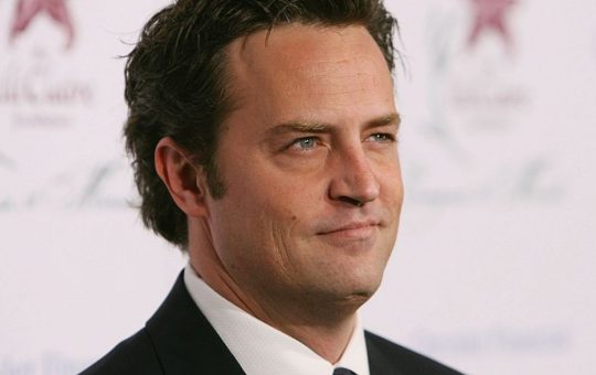 Moartea lui Matthew Perry: O analiză profundă a consecințelor și responsabilităților în cazul tragediei din Hollywood