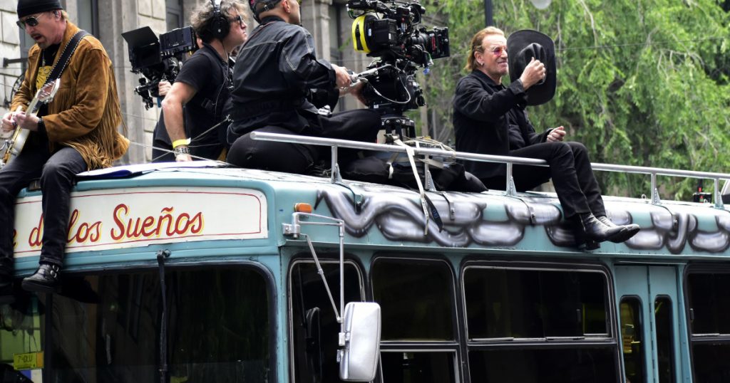 U2 Revine în Forță: Spectacol Stradal în Mexico City pentru Noua Piesă „Street of Dreams”