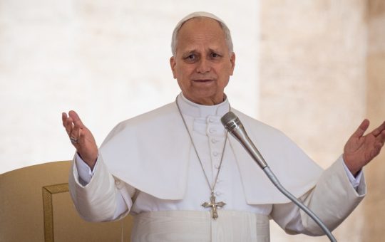 Critica Papei Leon al XIV-lea asupra cheltuielilor militare europene: O reflecție asupra păcii și diplomației globale