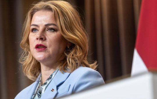 Demisia Prim-ministrei Letoniei: Un scandal politic în contextul tensiunilor regionale