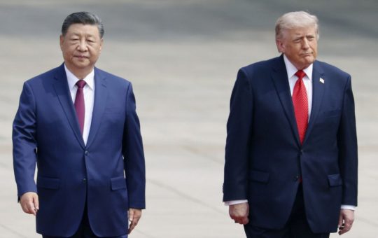 Întâlnirea Decisivă dintre Donald Trump și Xi Jinping: Implicațiile Strategice pentru Strâmtoarea Ormuz
