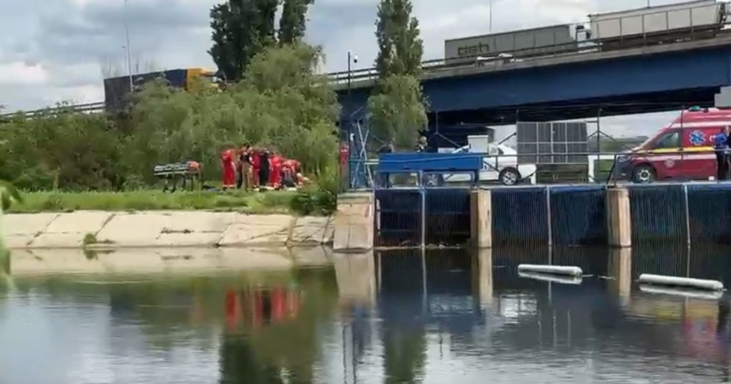 Intervenție dramatică în Chitila: O analiză a salvării celor doi adolescenți căzuți într-un lac