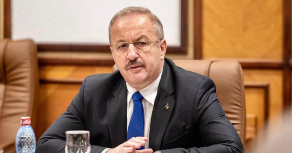 Analiza Primului An de Mandat al lui Nicușor Dan: Perspective și Provocări Politice