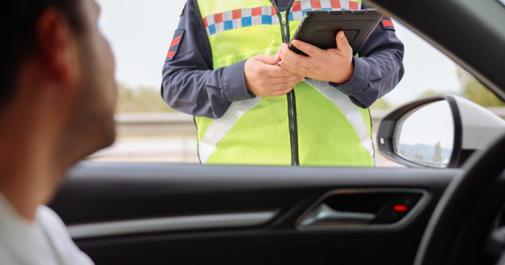 Documentul esențial pentru șoferii români la ieșirea din țară: Tot ce trebuie să știți despre asigurarea Carte Verde