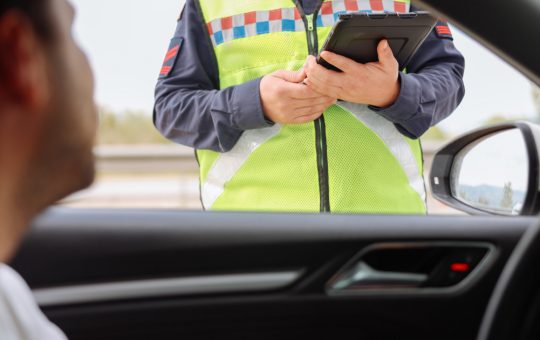 Documentul esențial pentru șoferii români la ieșirea din țară: Tot ce trebuie să știți despre asigurarea Carte Verde