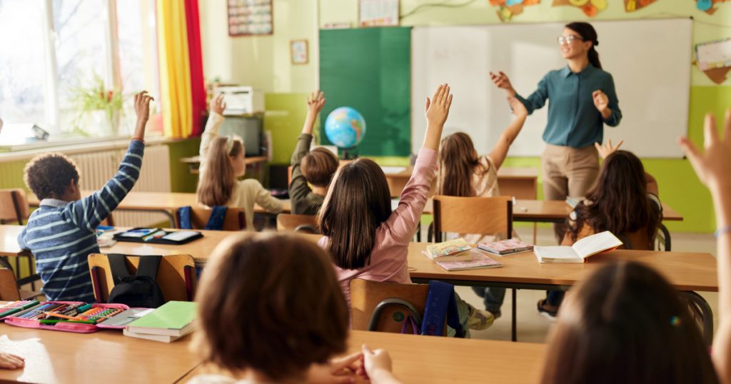 Ziua Învățătorului: O Sărbătoare a Educației și Implicațiile Sale în România