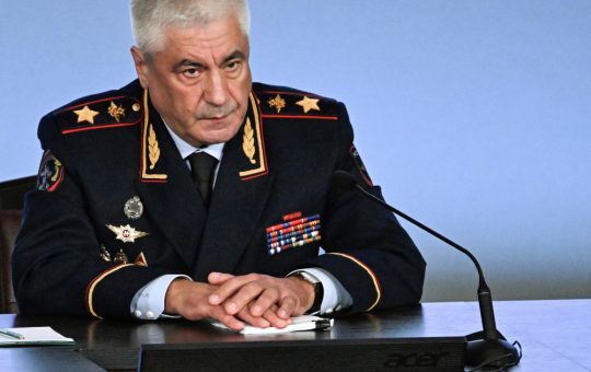 Luxul și Controversele: Viața de Vacanță a Fiului Ministrului Rus de Interne