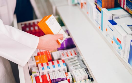 Riscurile Medicamentelor Expirate: Ce Trebuie Să Știm Despre Pastilele Uităm în Sertar