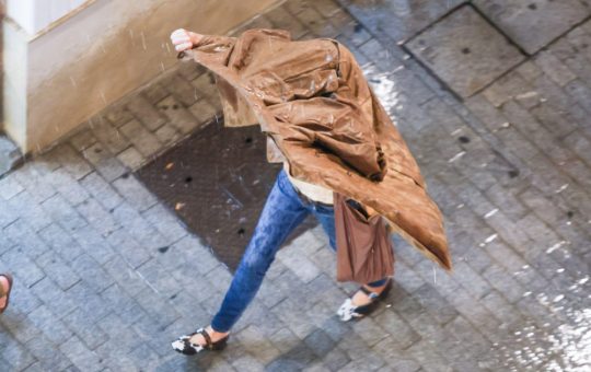 Averse torențiale și furtuni: Impactul codurilor meteorologice asupra României