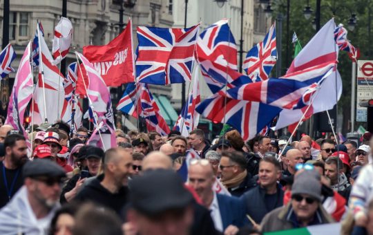 Protestele Rivale din Londra: Între Anti-Imigrație și Solidaritate Pro-Palestiniană