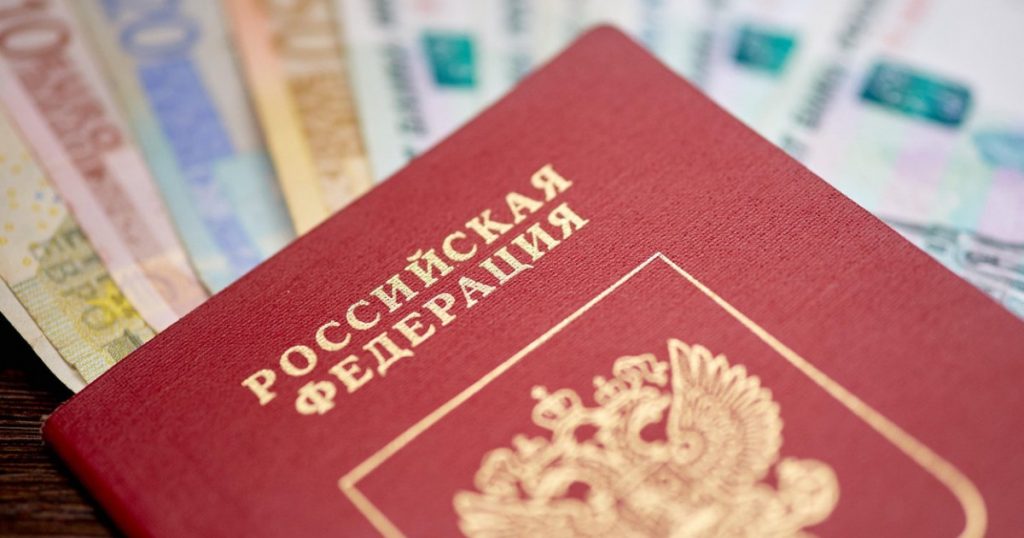 Strategia lui Putin de a forța rușii anti-război să se întoarcă acasă: O analiză a presiunilor asupra exilaților din Europa