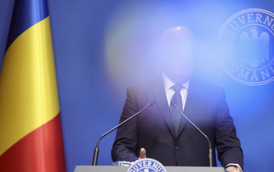 Irineu Darău și Dilemele Politice ale României: O Analiză a Crizei Guvernamentale și a Strategiilor PNL-USR