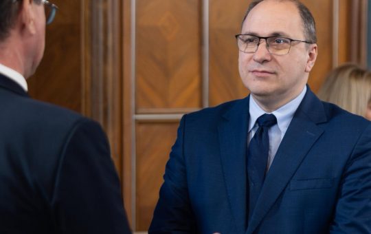 Educația sub presiune: Interviul Ministrului Mihai Dimian la Digi24 și provocările actuale ale sistemului educațional românesc