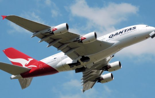 Aterizarea de urgență a unui avion din cauza unui incident bizar: implicații și perspective