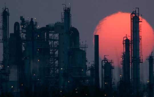 Criza Petrolieră Globală: Perspective și Implicații ale Avertismentului AIE