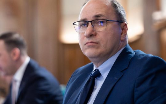 Provocările Legii Salarizării în Educație: O Analiză a Promisiunilor și Realităților