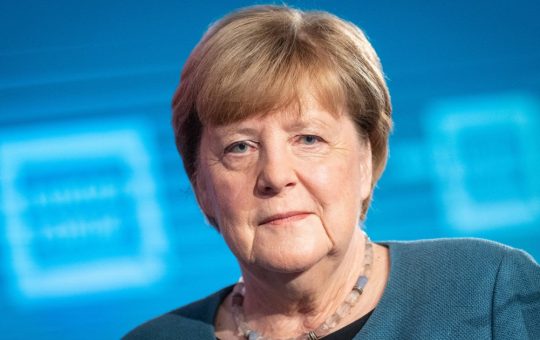 Angela Merkel și Provocările Mobilității Electrice: O Analiză a Declarațiilor și Implicațiilor pentru Viitorul Germaniei și al Climei