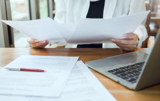 e-Factura devine obligatorie pentru mii de români: Impactul transformărilor fiscale asupra activităților independente