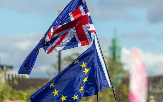 Reîntoarcerea Marii Britanii în Uniunea Europeană: O Analiză Detaliată a Posibilităților și Provocărilor