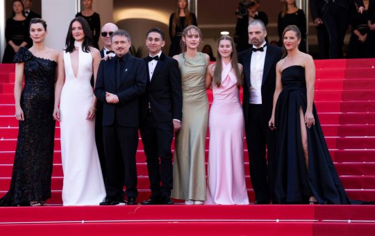 Cristian Mungiu și Impactul Filmului „Fjord” la Cannes: O Ovație de 12 Minute și Tematica Maltratării Copiilor
