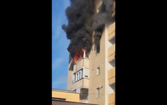 Incendiu devastator într-un bloc din Arad: O privire detaliată asupra evenimentului și implicațiilor sale