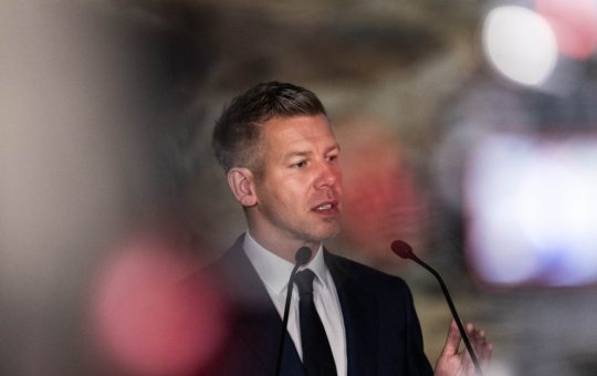Peter Magyar și Regândirea Relațiilor Ungariei cu Polonia: O Vizită Simbolică în Contextul Schimbărilor Europene
