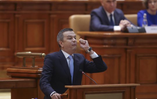 Între Îngrijorare și Polarizare: Analiza Moțiunii de Cenzură PSD-AUR și Impactul Asupra României