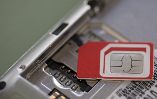 Cartelele SIM Preplătite: Instrumente de Anonimat în Lumea Infracționalității