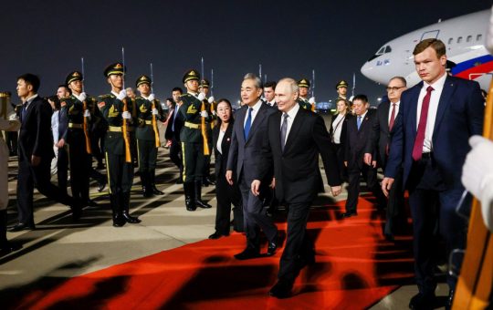 Vizita lui Putin la Beijing: O analiză a relațiilor Rusia-China în contextul geopolitic actual