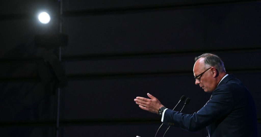 Edouard Philippe: Candidatura la Președinție și Controversele Deturnării de Fonduri